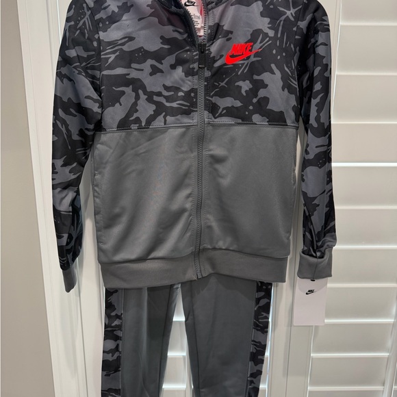 Nike Boys Gray Camo Tracksuit - Picture 5 of 5